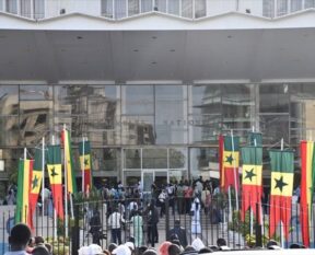 Le consensus, cette digue sénégalaise qu'il ne faut pas rompre (Par Aly Saleh) Alors que l'Assemblée nationale s'apprête à réécrire près de trente articles de la Constitution, le Sénégal fait face à son éternel démon